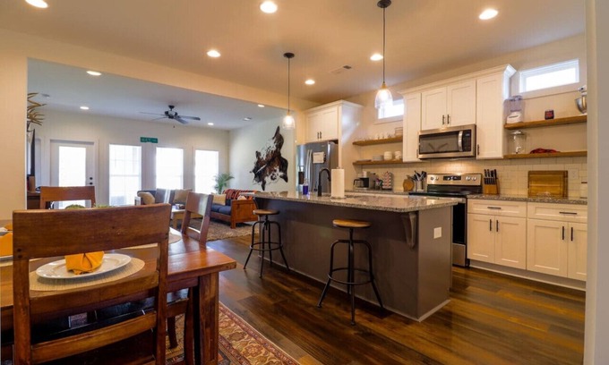 Auburn House | Piper on the Plains: Near Campus