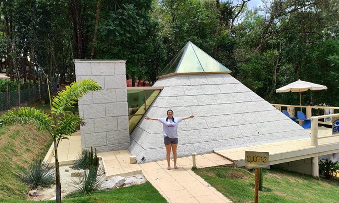 Bueno Brandao Cabin | Pirâmide Quéops, Vila Mágica