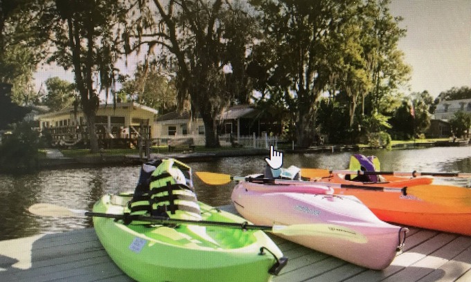 Weeki Wachee Gardens House | PIRATES COVE - Bikes, Kayaks, Outdoor Grill, Boat Dock, and more included.
