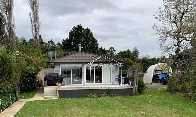 Okere Falls House | Piwakawaka Cottage. - At Peace With the World