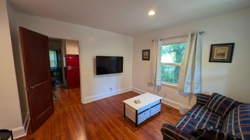 Enderly Park Apartment | Plaid Pad - Stylish Retreat 12 min to Airport & Downtown