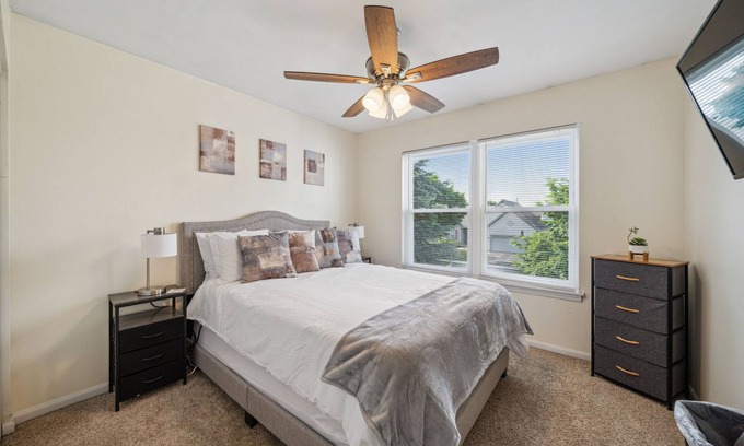 Fox Valley House | Plainfield FHS Rental - Metcalf Ctn