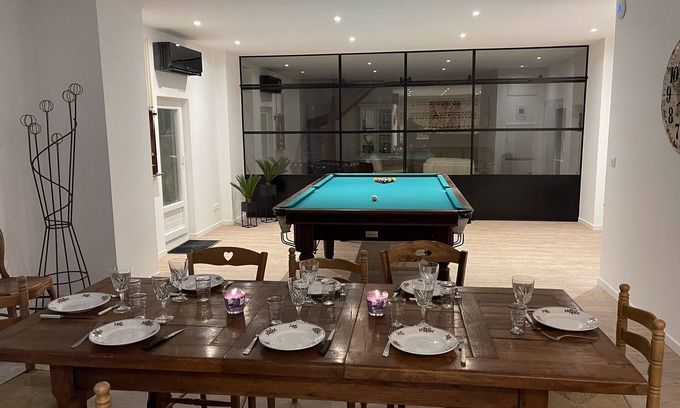 Le Heron House | Pleasant 240m2 gîte with billiards, table soccer, pétanque court