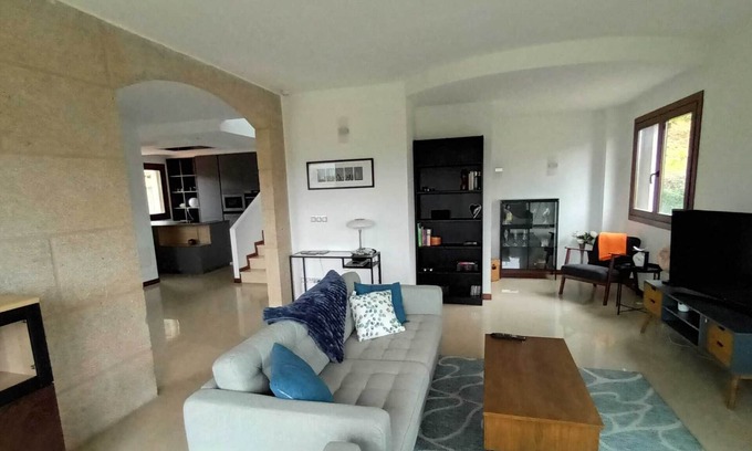 Mondariz-Balneario House | Pleasant house with fireplace in Mondariz-Balneario