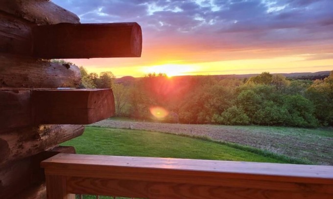 Mauston House | Pleasant View Log Haus