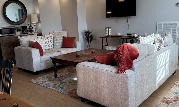 Columbus House | Pleasantly Charming 2-bedroom duplex in Wynnton Village Historic District.