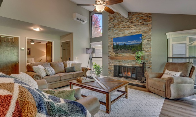 Plumas Eureka Estates House | Plumas Pines Escape - Golf Views + Coffee Bar + Games + Family Friendly