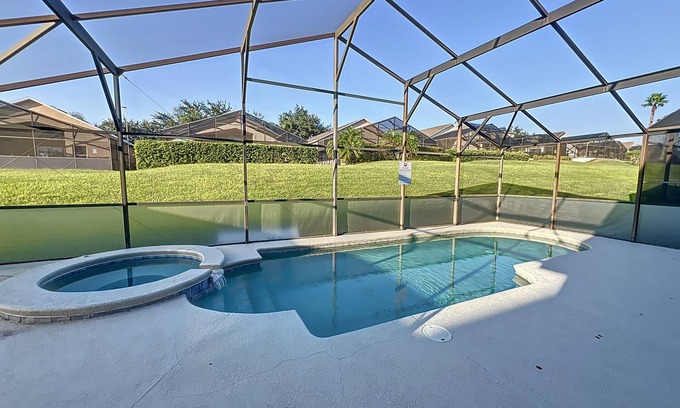 Highgate Park House | PLUTO's PALACE: Private Pool, 24/7 Support During Your Stay