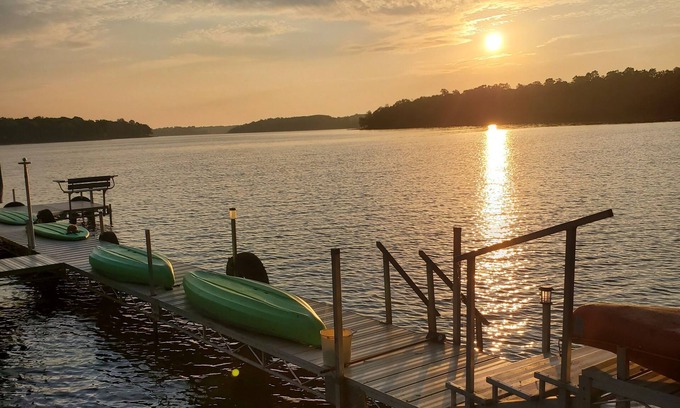 Lowry House | Pocket Lake Large Family Home