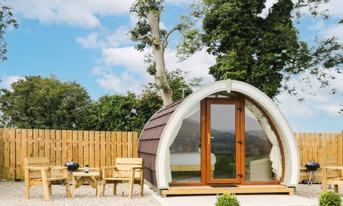 Armoy Cottage | POD 3, romantic, with hot tub in Ballycastle
