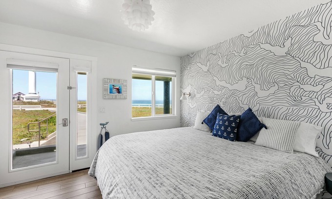 Point Arena Apartment | Point Arena Lighthouse - Bookkeeper's Room