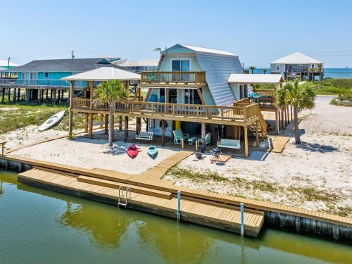 Silver Cay House | Point Breeze Waterfront Beach Cottage