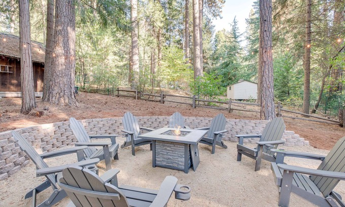 Pollock Pines Cabin | Pollock Pines Cabin: Game Room w/A/C & Heat!