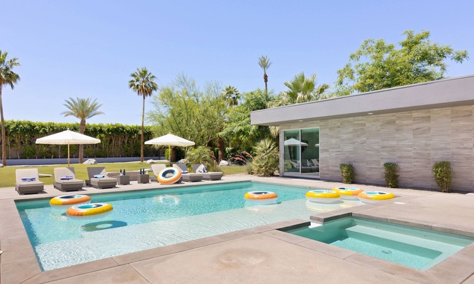 Indio Cottage | Polo Villa 10 by Avantstay Backyard Oasis w/ Putting Green 260320 6 Bedrooms