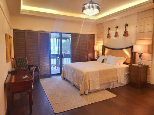 Hilo House | Polynesian Koi Pond Gardens Condo in Hilo w pool