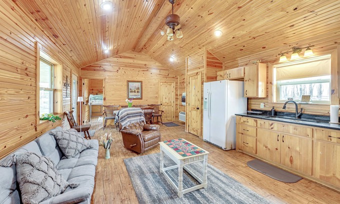 Pompeys Pillar Cabin | Pond Access & Deck: Peaceful Ballantine Getaway!