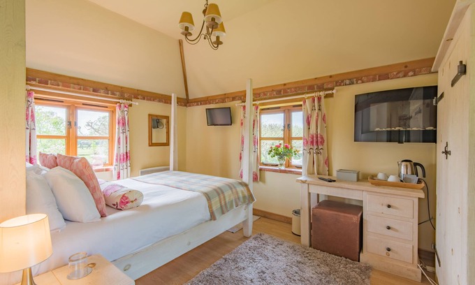 Abbess Roding Cottage | Pond Cottage, Egerton