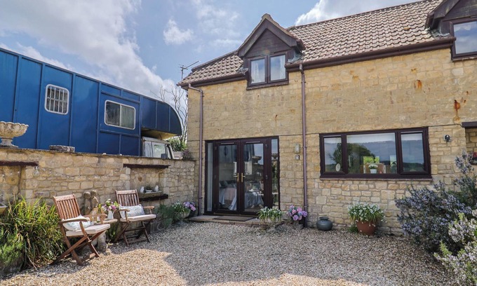 Beaminster Cottage | POND VIEW AT YEABRIDGE FARM, with a garden in Mosterton