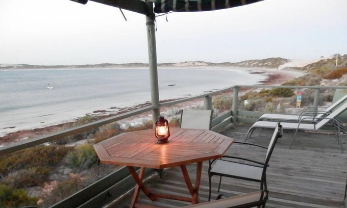 Warrenben House | Pondalowie Beach House, absolute beachfront