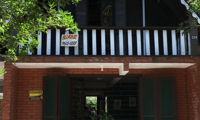 Pontal do Sul House | Pontal do Sul - Cozy Swiss-style Chalet. Pets are welcome.