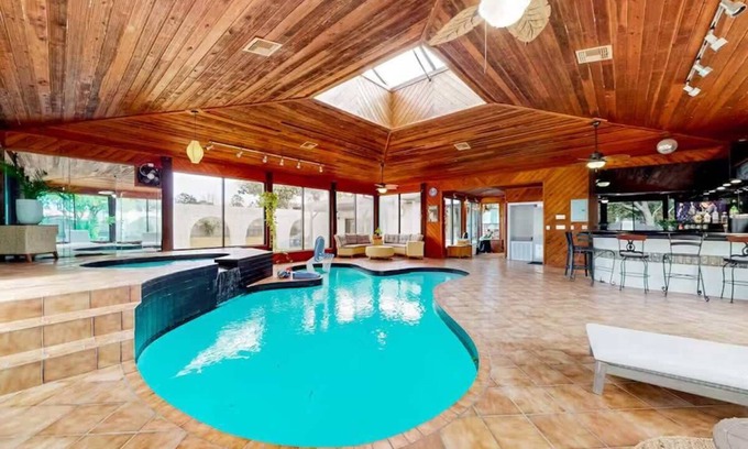 Foley House | Pool, Beaches, OWA, Dining, and More | Palmaway