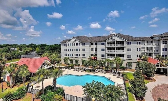 Charleston Condo | Pool, Elevator, Balcony, Free Parking, Near Folly Beach
