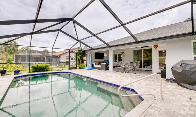 Spring Hill House | Pool, Grill and Golf Course Views Spring Hill Stay!