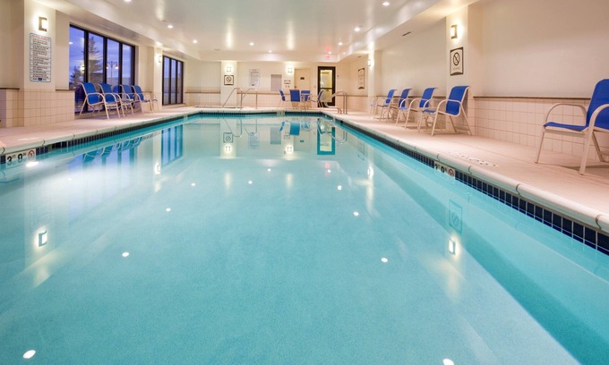 Oconomowoc Condo | Pool. Gym. Your Next Trip!