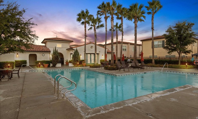 Santa Clarita House | Pool & Hot Tub Retreat 12 mins from Magic Mountain
