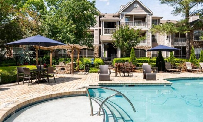 Durham Apartment | Pool View, Chic and Comfy, Pet Friendly, 2 Bed, 2 Bath with fold away crib.