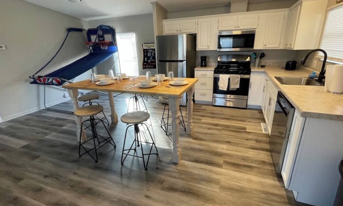 Norwalk House | Pop A Shot Game/Cedar Pt/Kalahari/Summit Race/Sports park