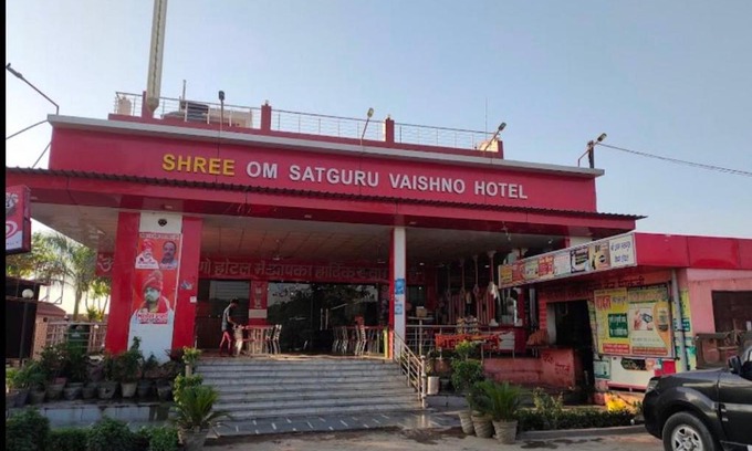 Meerut Hotel | POP Om Satguru Vaishno Hotel