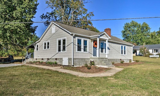 Hudson House | Porch, Fire Pit and Grill Blue Ridge Mtn Cottage!