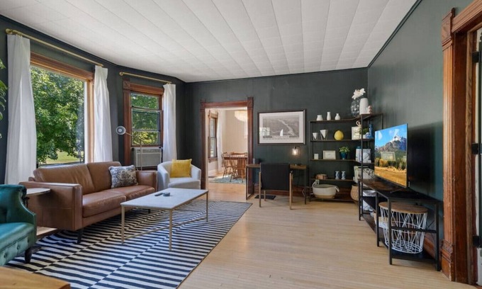 Green Bay Apartment | Porlier Place - 1 Block Hospital