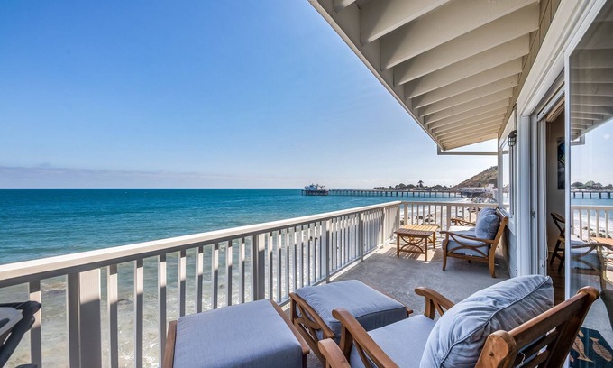 Eastern Malibu Apartment | Porpoise - Beachfront Penthouse on Dry Sandy Carbon Beach