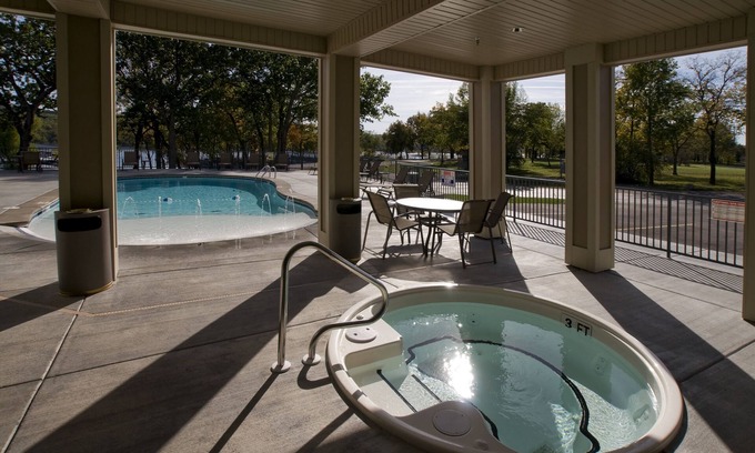 Kimberling City Hotel | Port of Kimberling Marina & Resort