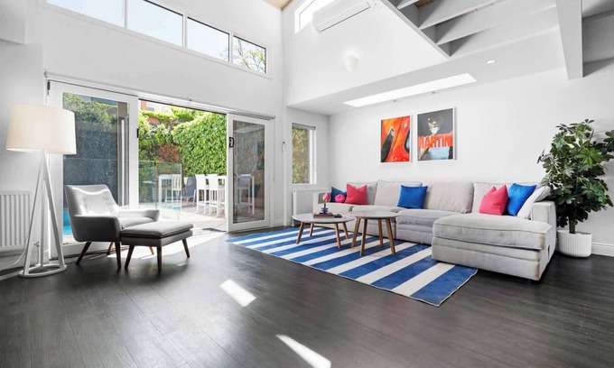 Port Melbourne House | Port Paradiso Summary