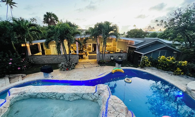 Portlock House | Portlock Paradise Hale | Resort-Style Pool + Lanai