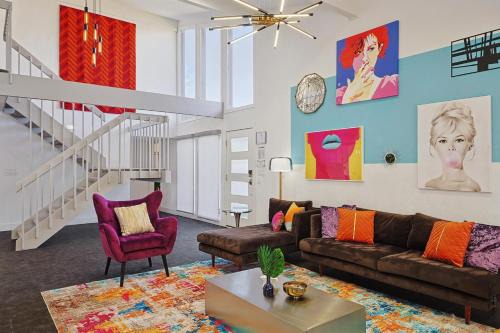 Grand Prairie House | Posh 5BD w Pool Hot Tub Cinema Patio Foosball