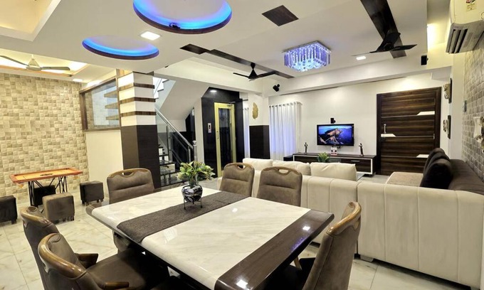 Borivali West Villa | Posh Villa - 4 Bedroom w chef/WIFI upto 13 people