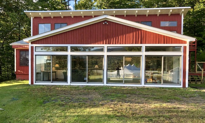 Rumney House | Post & Beam Chalet w/Stunning Lake & Mountain Views