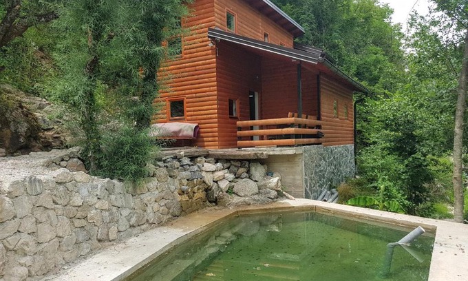 Konjic Ski Chalet | Potok kuca sa bazenom