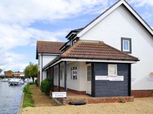 Wroxham House | Pottergate Cottage