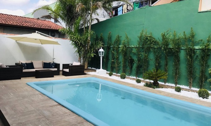 Parque Oasis House | Pousada Quadruple Suite w/Pool, Air Cond and Netflix - 100m from the sea