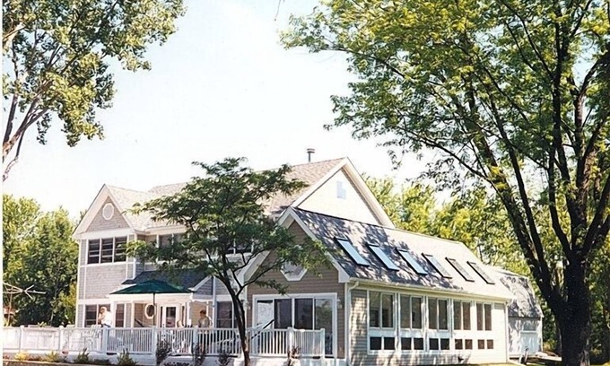 Powers Lake House | Powers Lake spacious retreat