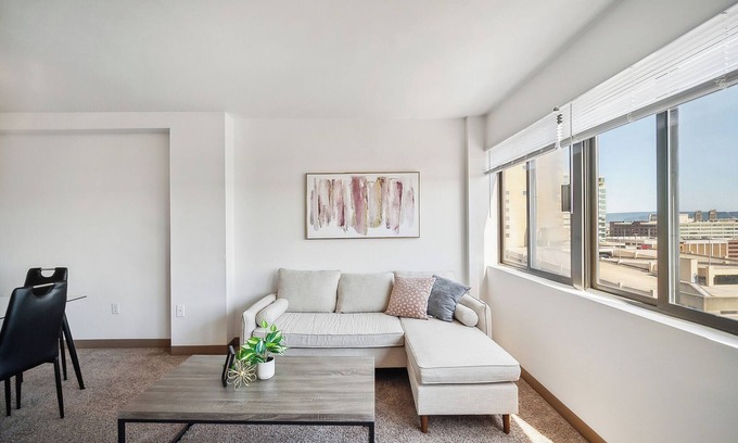 Downtown Harrisburg Apartment | PP 1111 Modern Corporate 1br, pool, Gym