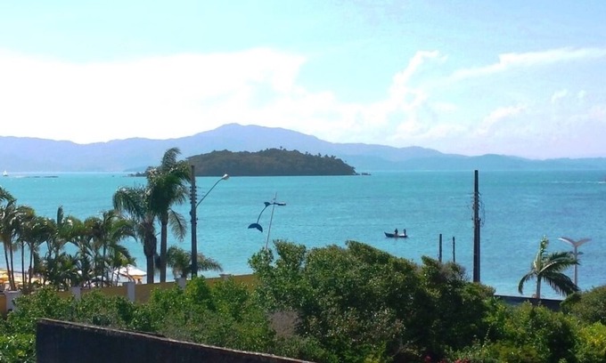 Canasvieiras Apartment | Practical 1-bedroom apartment on the edge of Canasvieiras Beach - Florianópolis