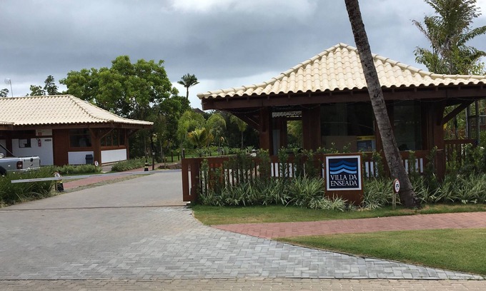 Praia do Forte Apartment | Praia do Forte, new condominium next to Tivolli, “private” beach access.