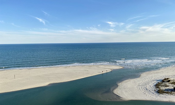 Briarcliffe Acres Condo | Premier-2BR/2BA-Southern View-High End Remodel-Lavish Kitchen & Baths + Locker!