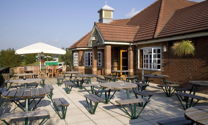 Colchester Hotel | Premier Inn Colchester - A12